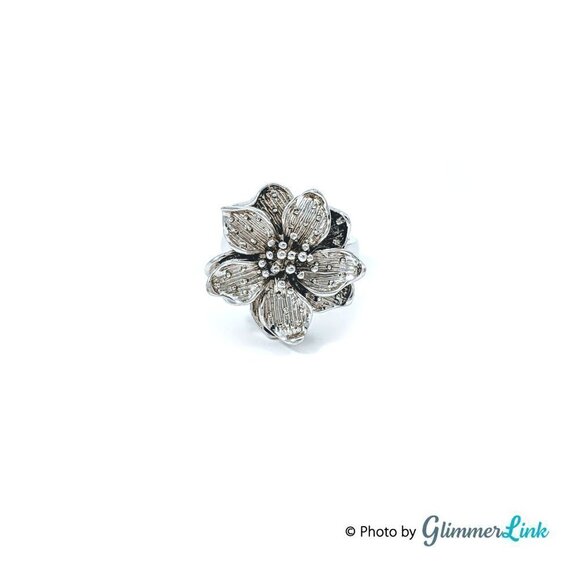 Jewelry - Dogwood Flower Silver Tone Ring Size 8